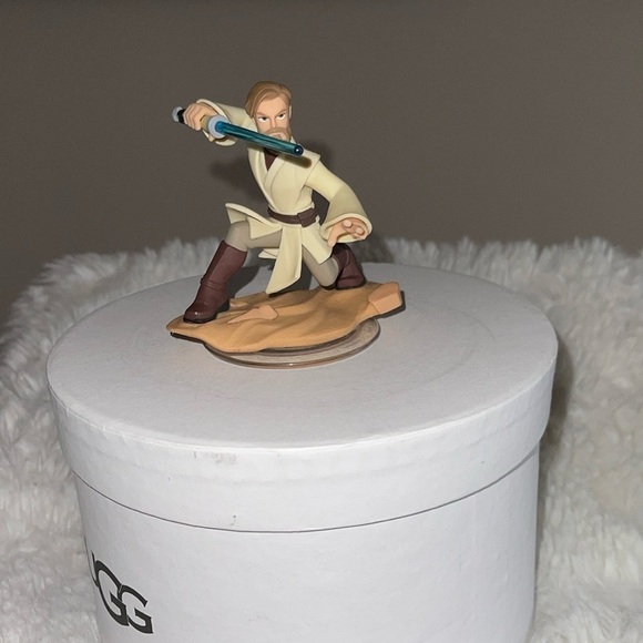 Star Wars action figure by Disney 
Size of an adults palm - Picture 1 of 4